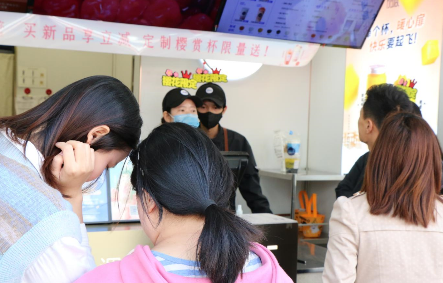 谈球吧奶茶：一家奶茶店的发展需要重点关注哪两个问题
